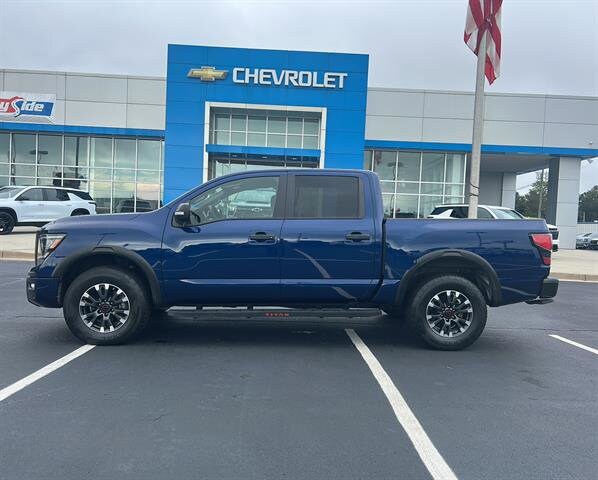 2023 Nissan Titan PRO-4X photo 2