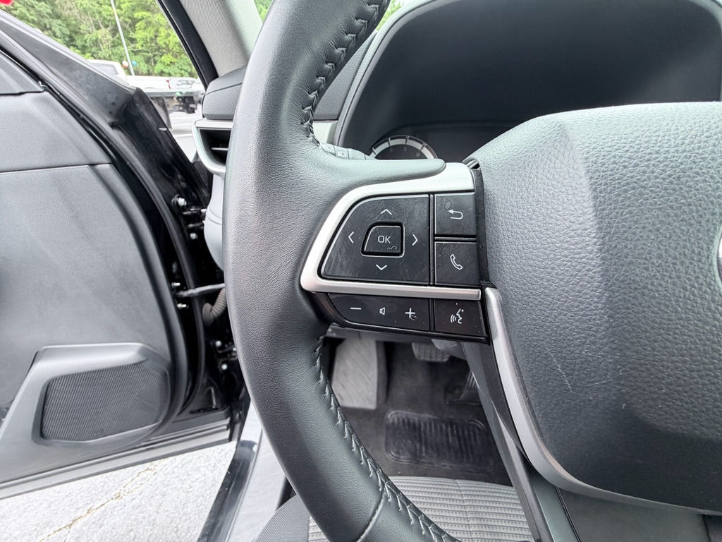 2025 Toyota Highlander LE - Photo 14