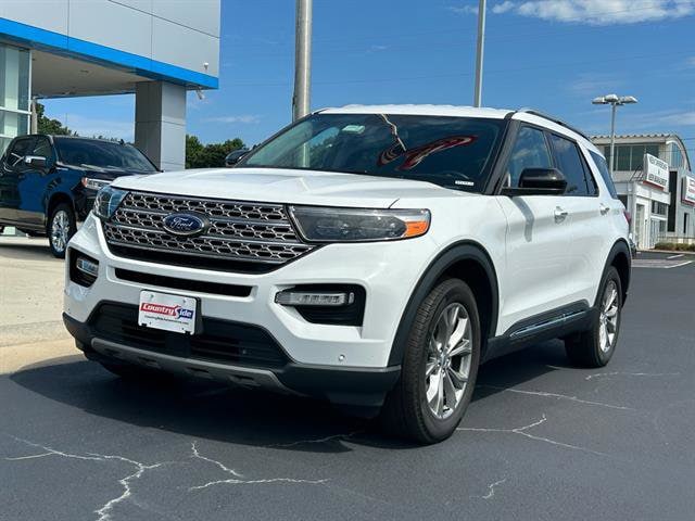 2023 Ford Explorer Limited's photo