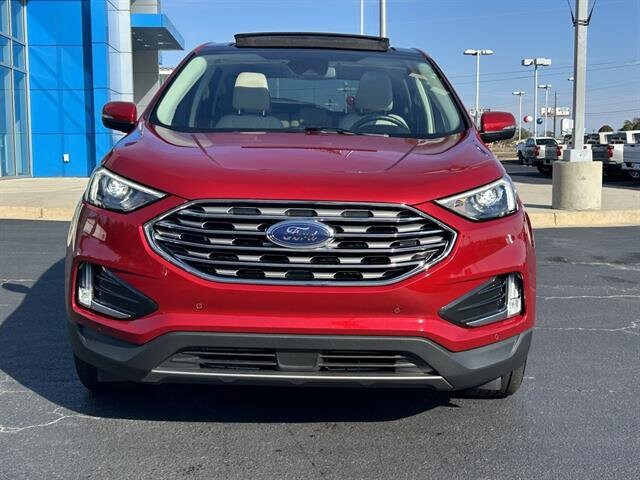 2024 Ford Edge Titanium photo 2