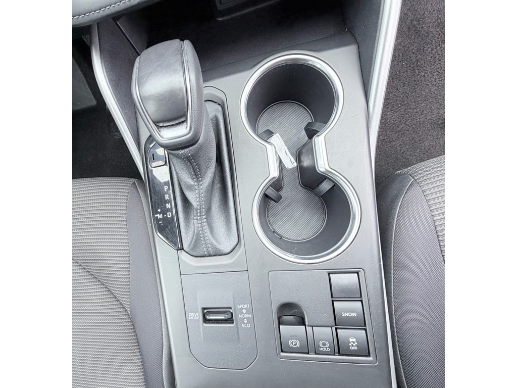 2025 Toyota Highlander LE - Photo 19