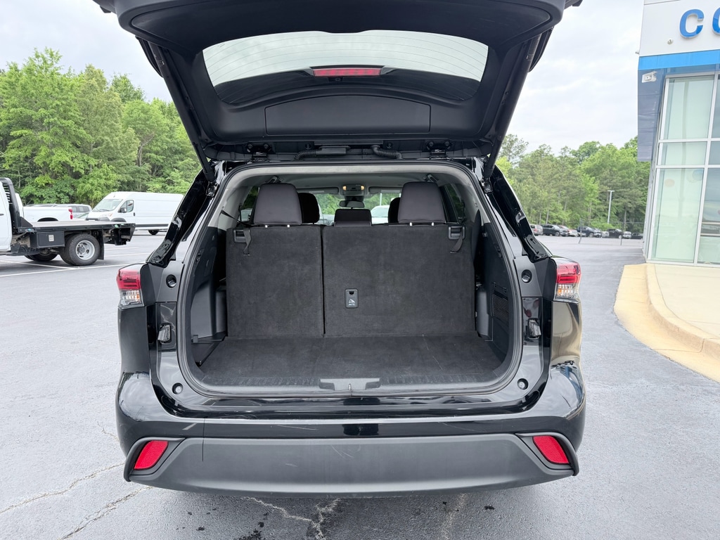 2025 Toyota Highlander LE - Photo 9