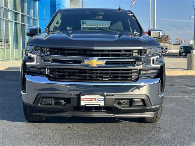 2022 Chevrolet Silverado 1500 LT photo 2