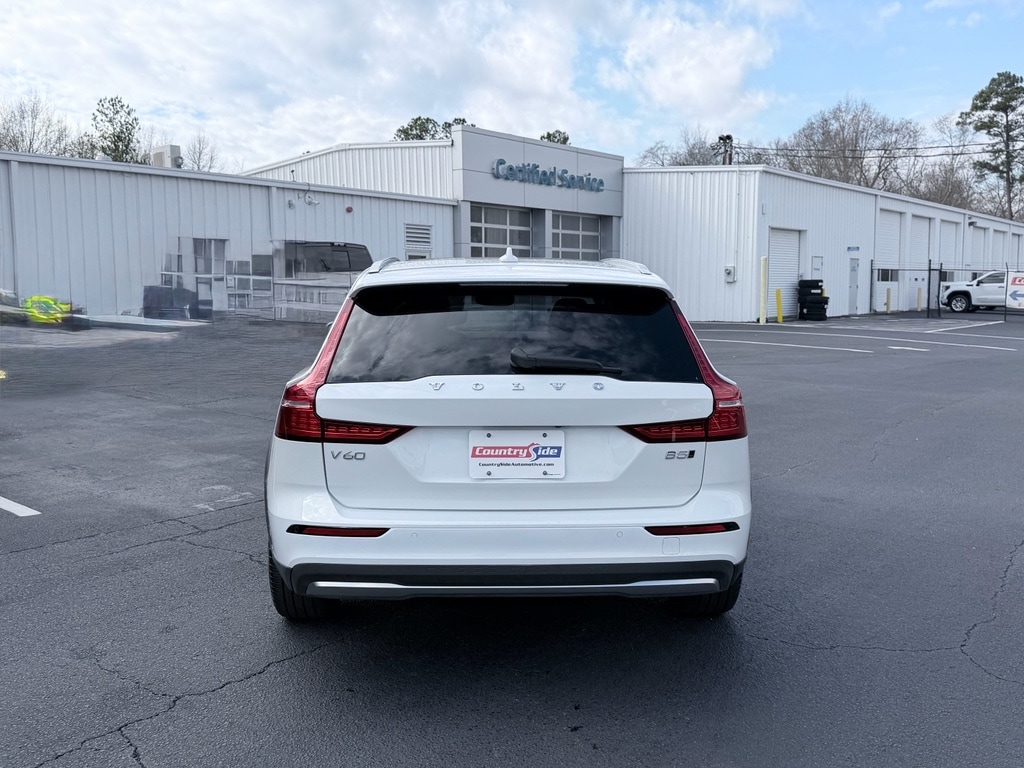 2025 Volvo V60 Cross Country Plus - Photo 8