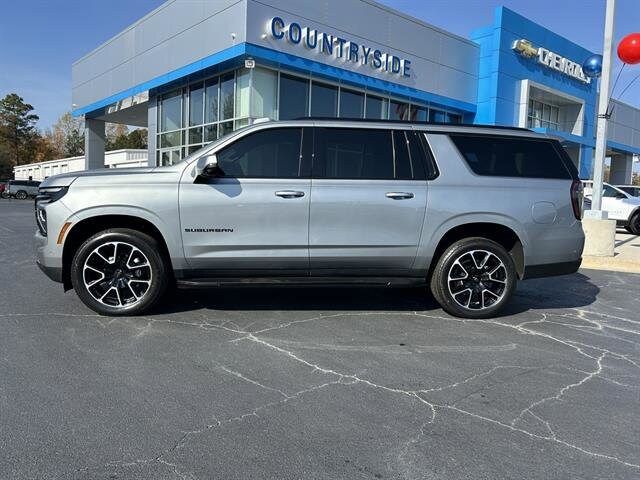 2025 Chevrolet Suburban RST photo 3