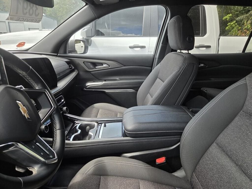 Used 2024 Chevrolet Traverse LT SUV