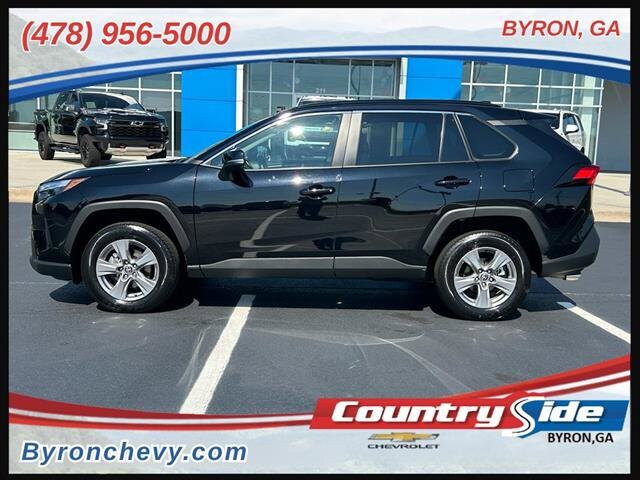 2024 Toyota RAV4 XLE photo 2