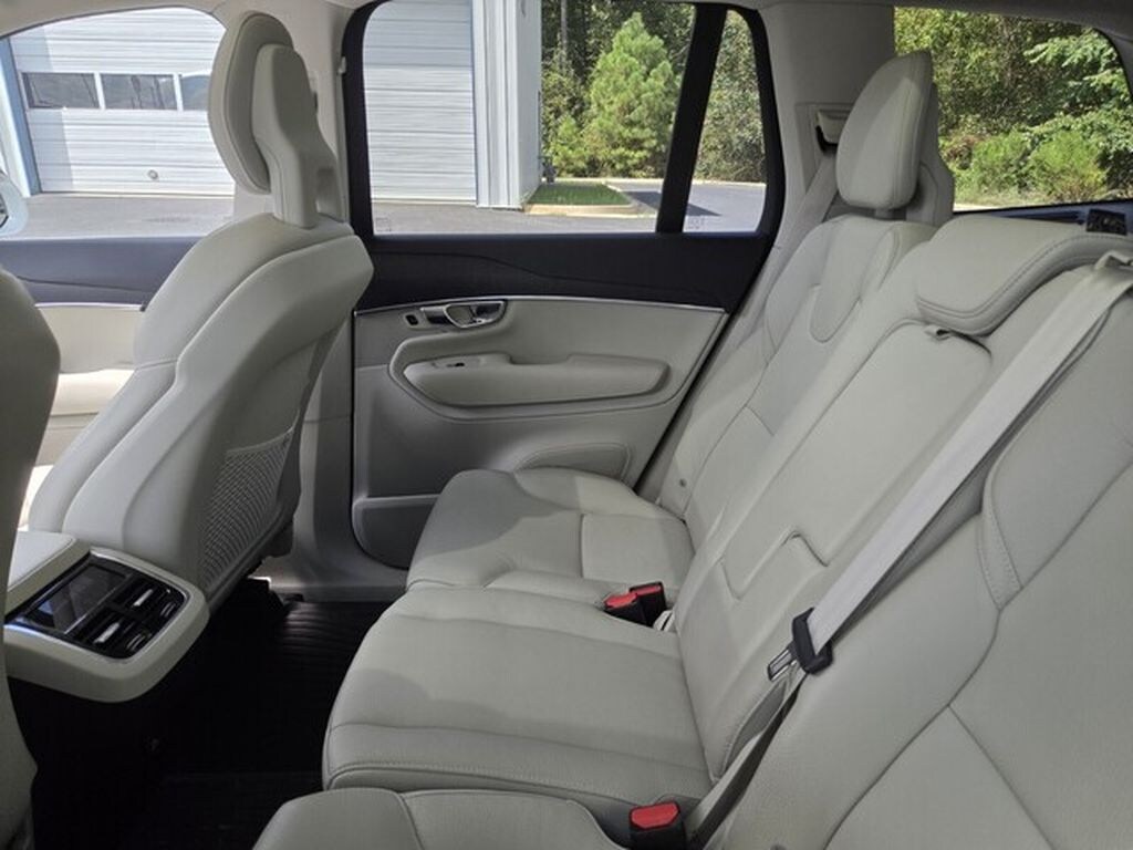 Used 2020 Volvo XC90 Momentum