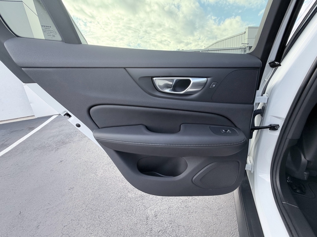 2025 Volvo V60 Cross Country Plus - Photo 27