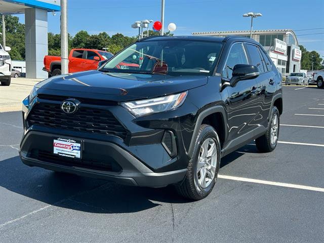 2024 Toyota RAV4 XLE's photo
