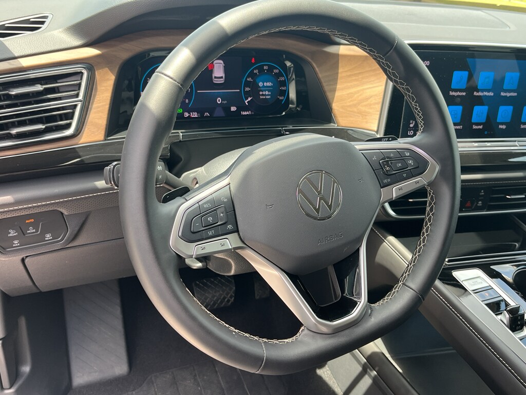 2025 Volkswagen Atlas SE w/Tech - Photo 10