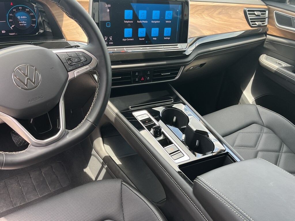 2025 Volkswagen Atlas SE w/Tech - Photo 12