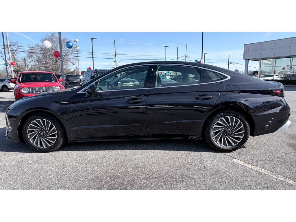 Used 2025 Hyundai Sonata Hybrid SEL Sedan