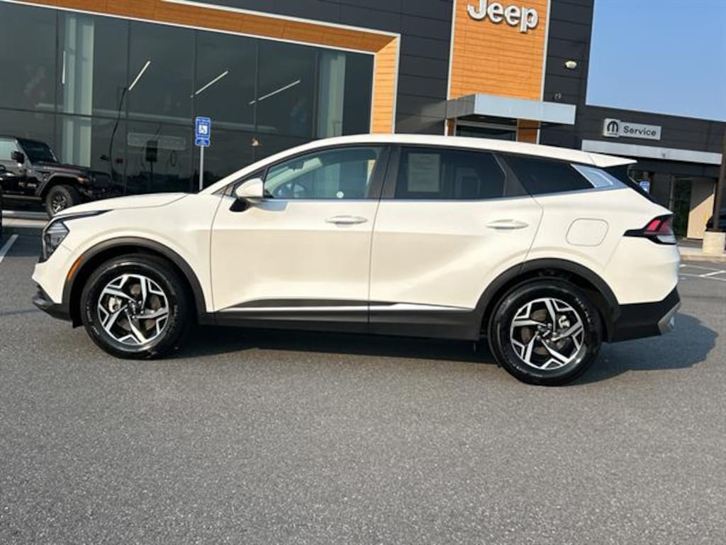 Used 2024 Kia Sportage LX SUV