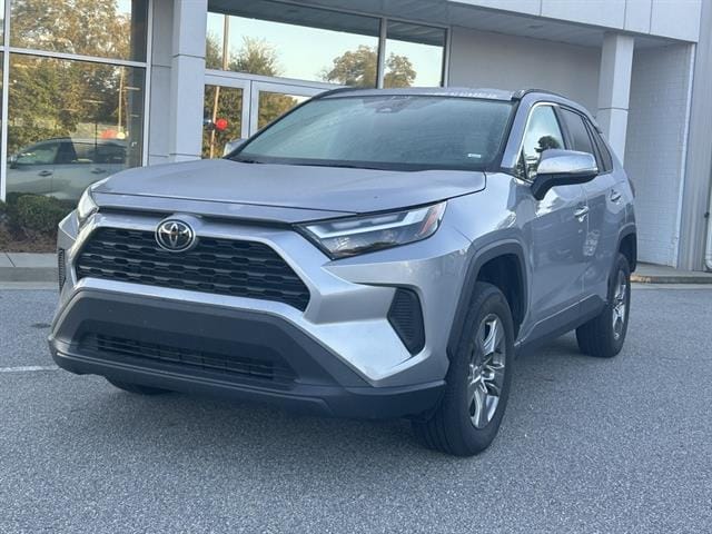 2024 Toyota RAV4 XLE's photo