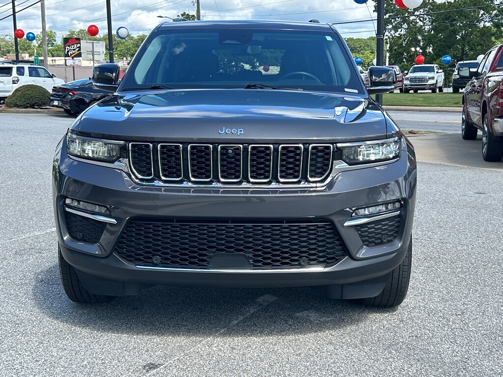 2022 Jeep Grand Cherokee Limited photo 2