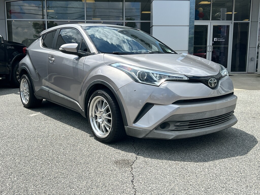 2019 Toyota C-HR LE photo 3