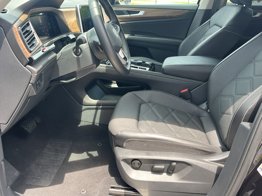 2025 Volkswagen Atlas SE w/Tech - Photo 11