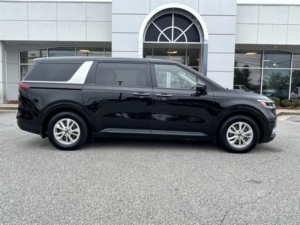 Used 2024 Kia Carnival LX MPV