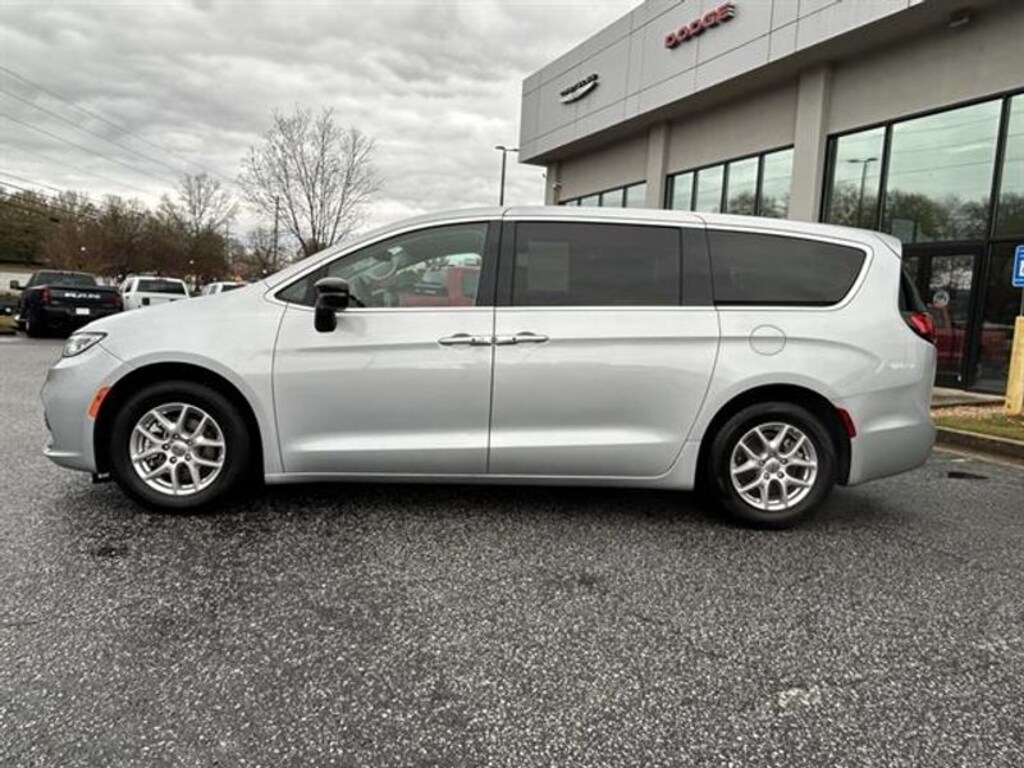 Used 2024 Chrysler Pacifica Touring L Van Passenger Van