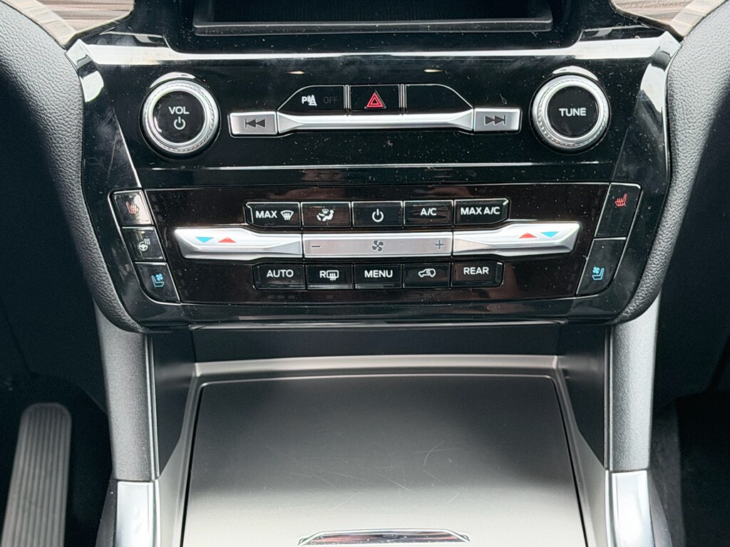 2023 Ford Explorer Limited - Photo 18