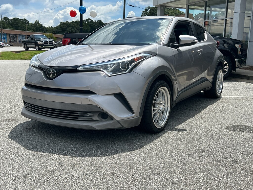 2019 Toyota C-HR LE photo 2