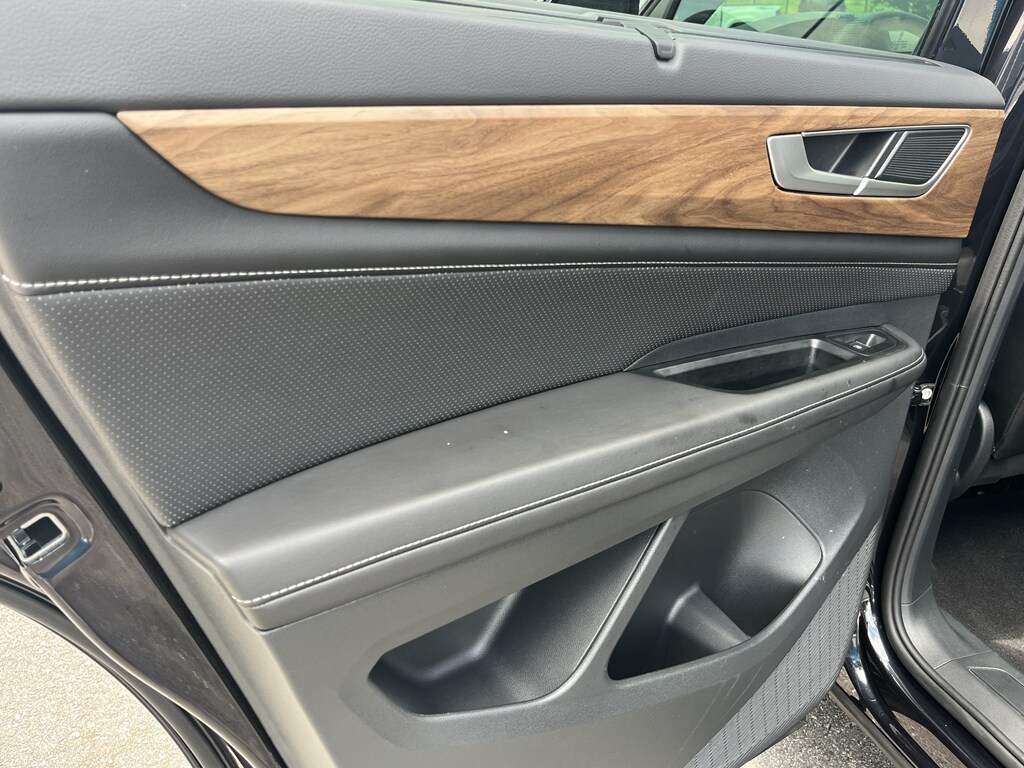 2025 Volkswagen Atlas SE w/Tech - Photo 19