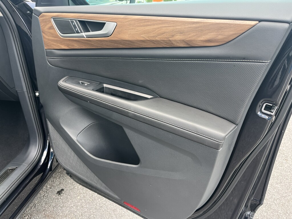 2025 Volkswagen Atlas SE w/Tech - Photo 20