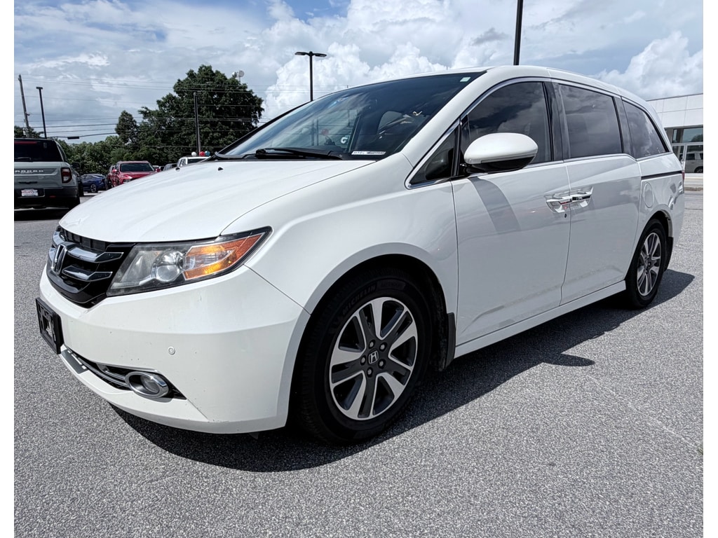 2016 Honda Odyssey Touring's photo