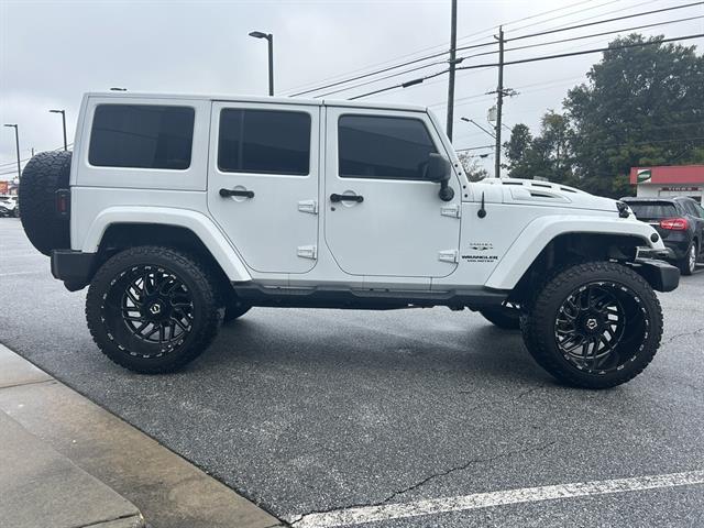 2017 Jeep Wrangler Unlimited Sahara photo 3