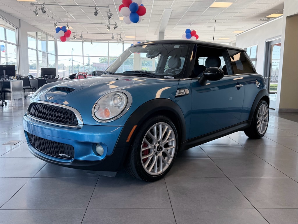 2009 MINI Cooper John Cooper Works Hardtop's photo