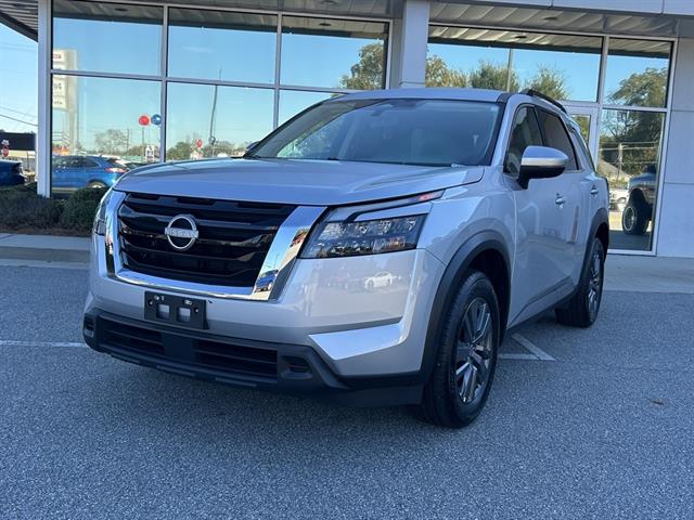 2025 Nissan Pathfinder SV's photo
