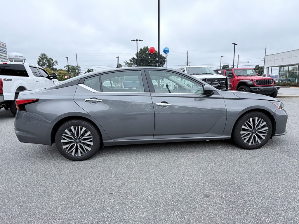 Used 2024 Nissan Altima 2.5 SV Sedan