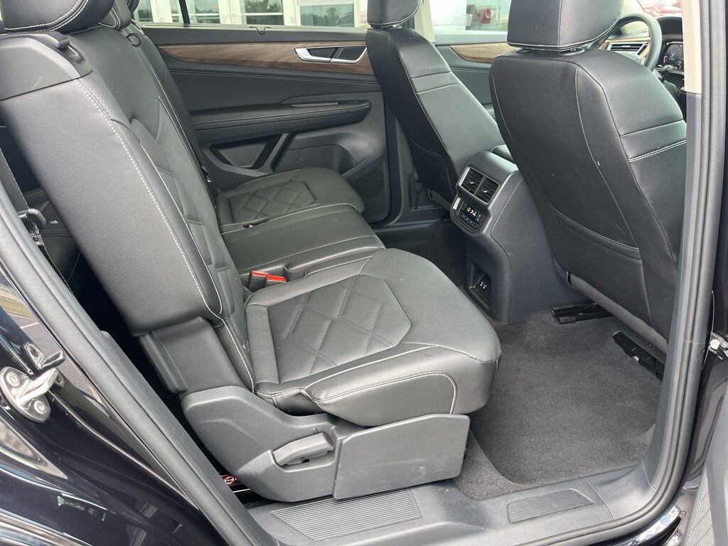 2025 Volkswagen Atlas SE w/Tech - Photo 23