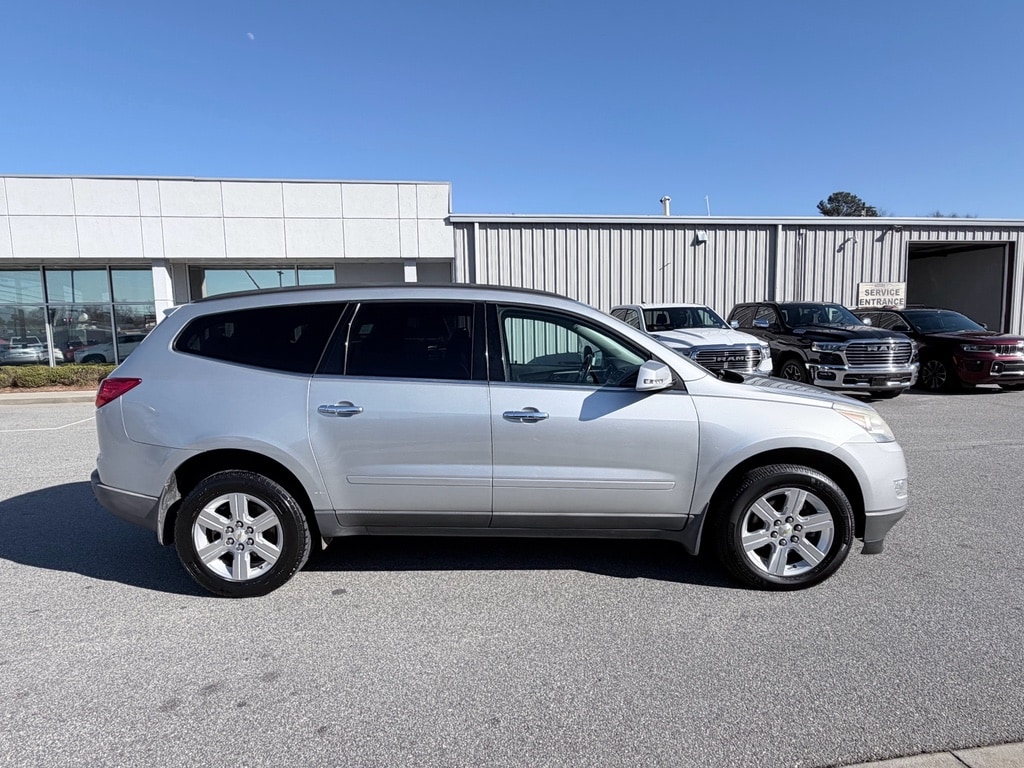 Used 2010 Chevrolet Traverse LT w/1LT SUV