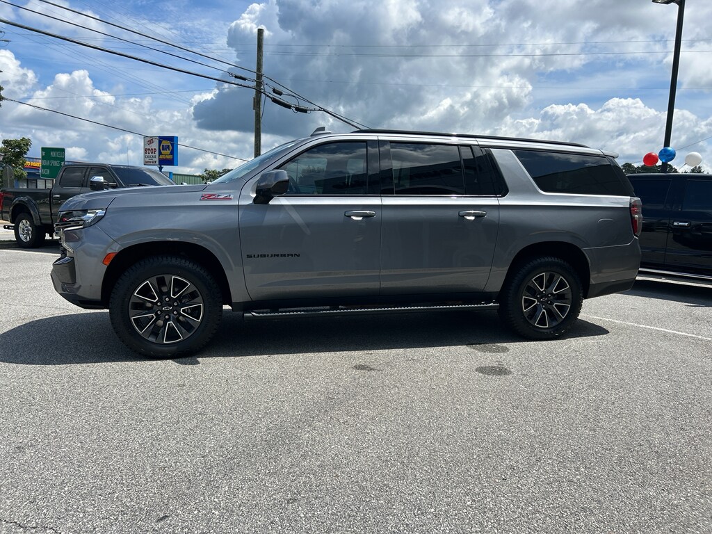 2022 Chevrolet Suburban Z71 photo 3