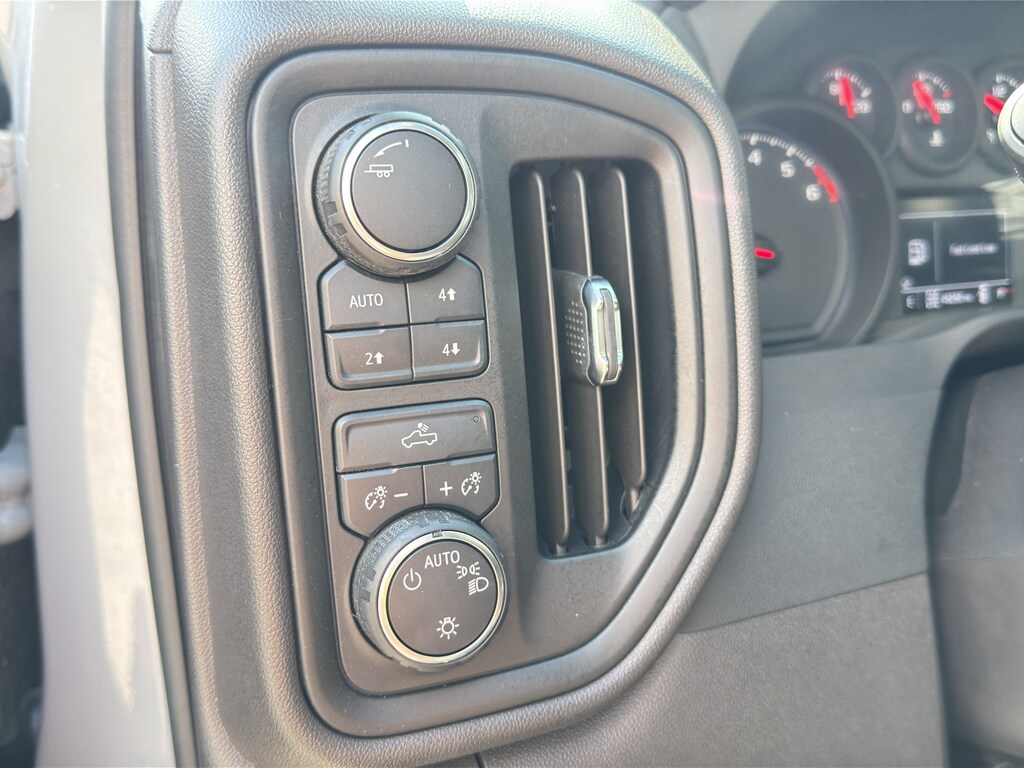 2024 Chevrolet Silverado 1500 Custom - Photo 11