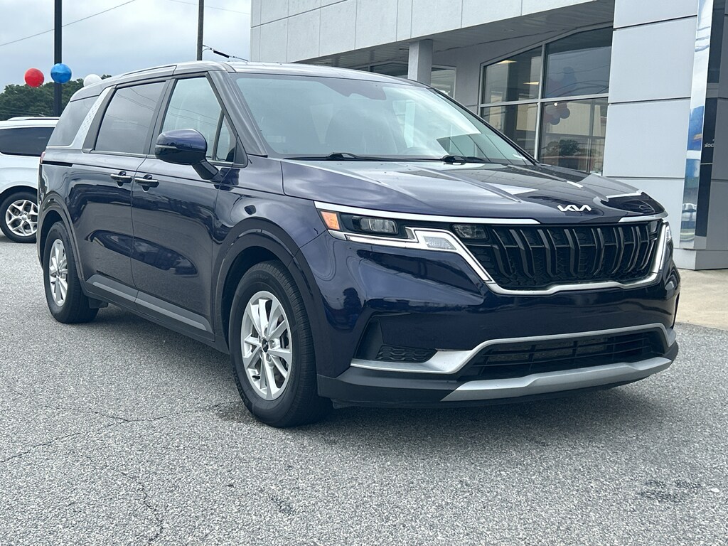 2024 Kia Carnival LX photo 2