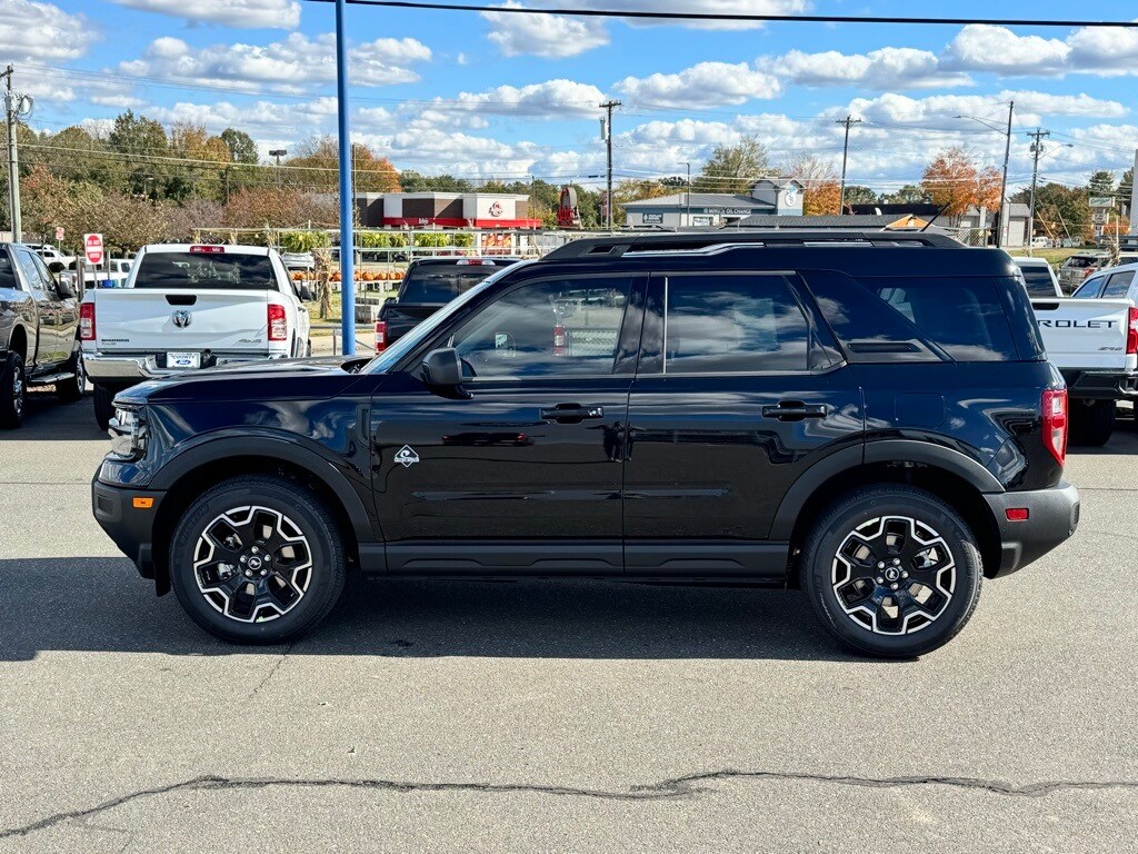 2025 Ford Bronco Sport Outer Banks photo 3
