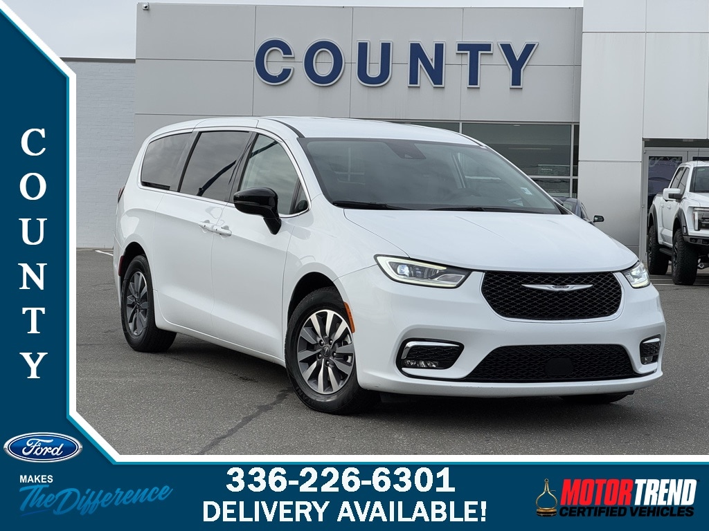 Used 2024 Chrysler Pacifica Hybrid Select Minivan/Van