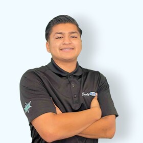 Staff member Ruiy Arellano from 5a59becadaf5