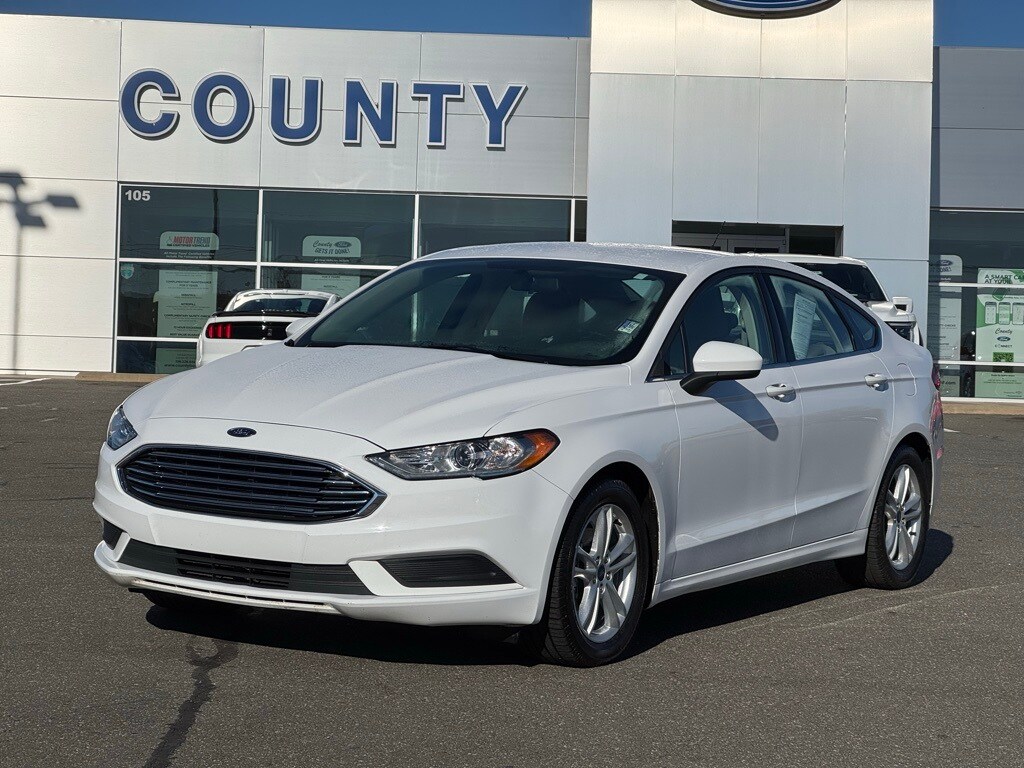 2018 Ford Fusion SE photo 2