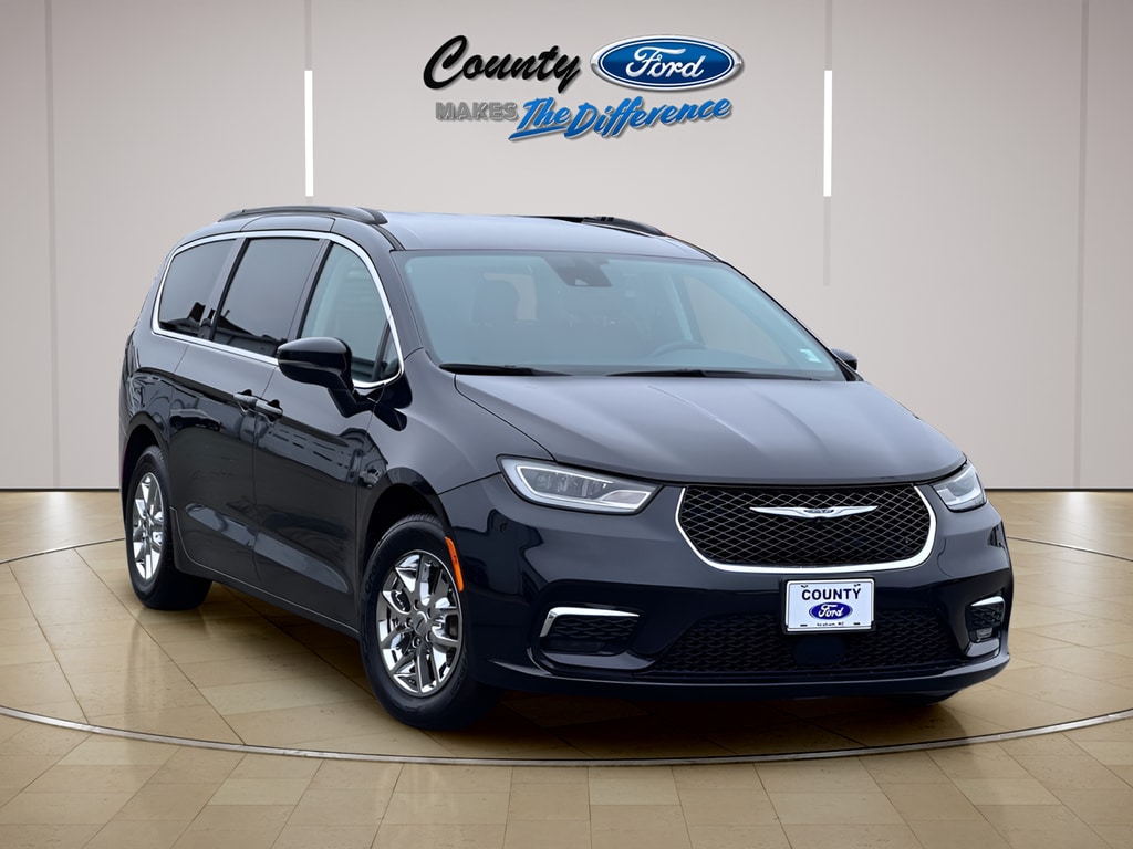 2022 Chrysler Pacifica Touring L's photo