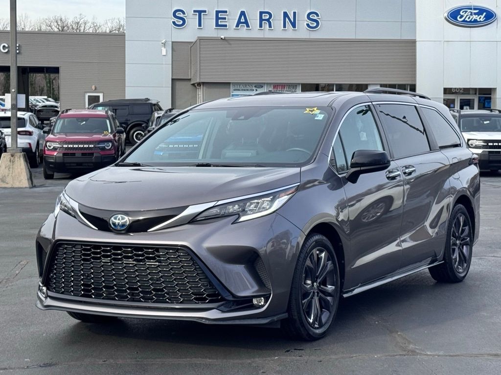 Used 2022 Toyota Sienna XSE Minivan/Van