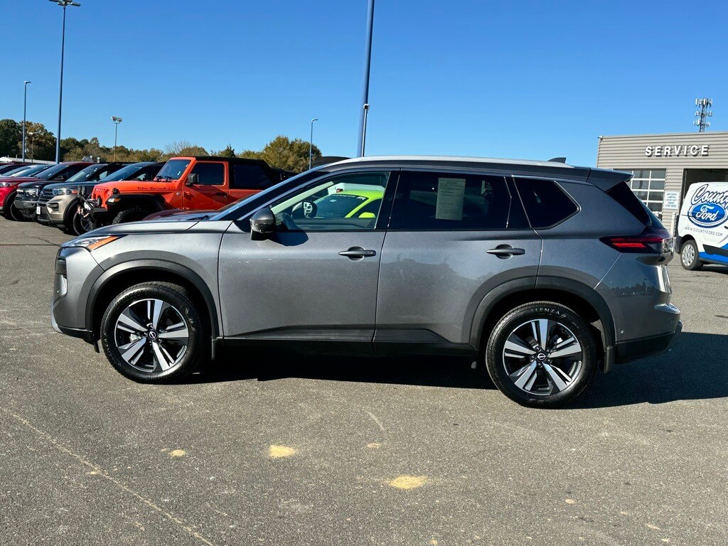 2024 Nissan Rogue SL photo 2