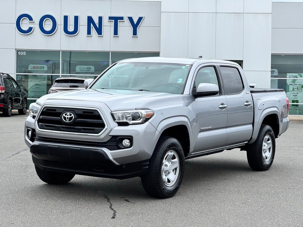 2016 Toyota Tacoma SR5 photo 2