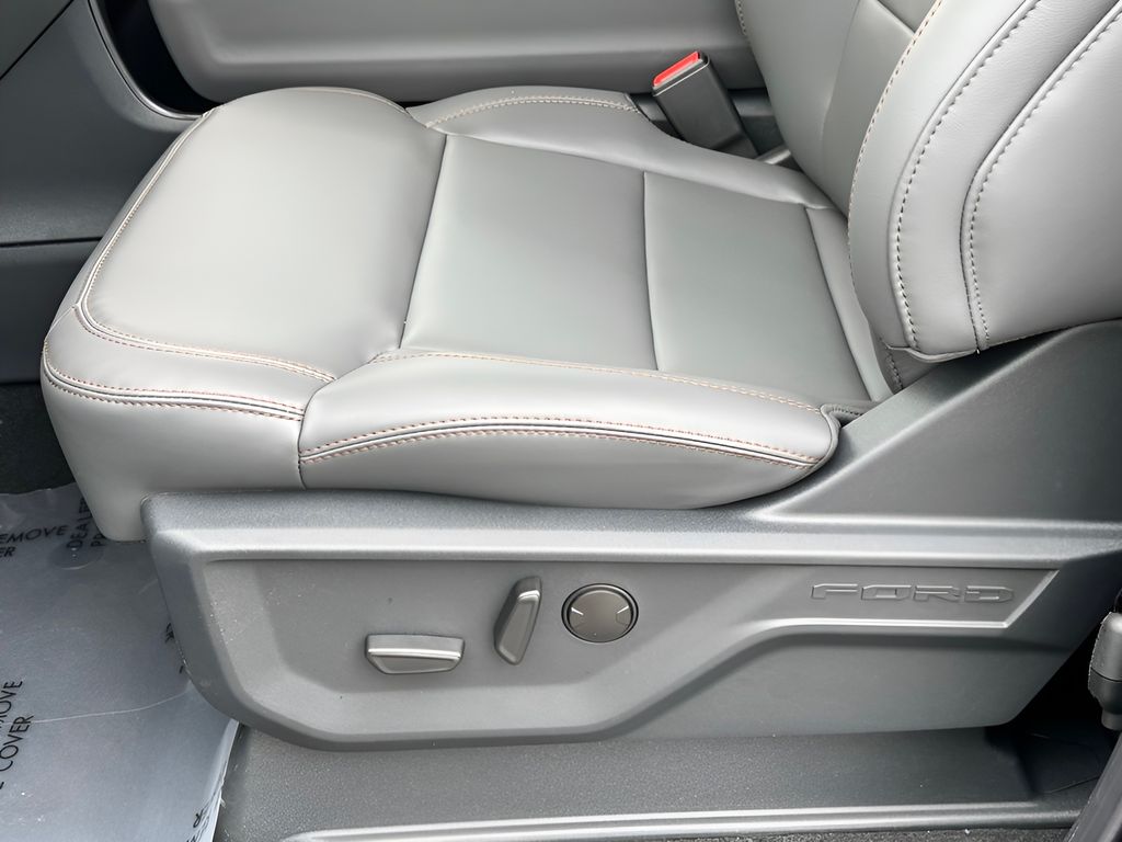 2025 Ford Expedition Active - Photo 25