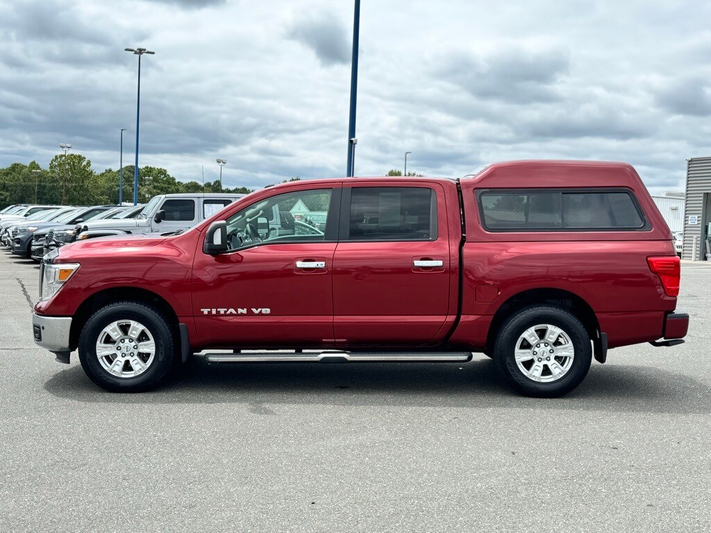 2018 Nissan Titan SV photo 2