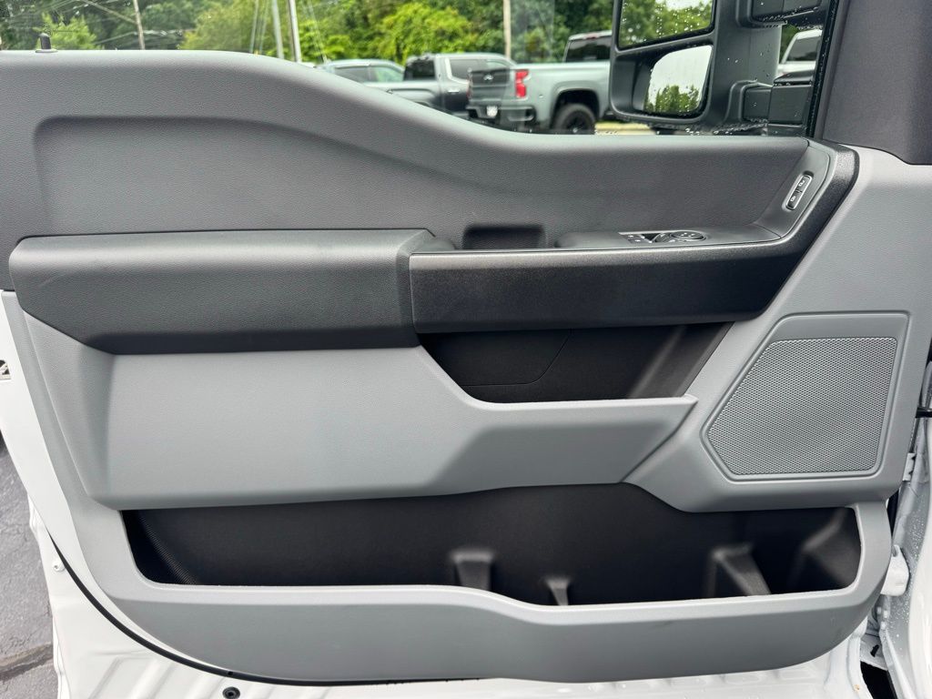2025 Ford F-350 Super Duty XL - Photo 18