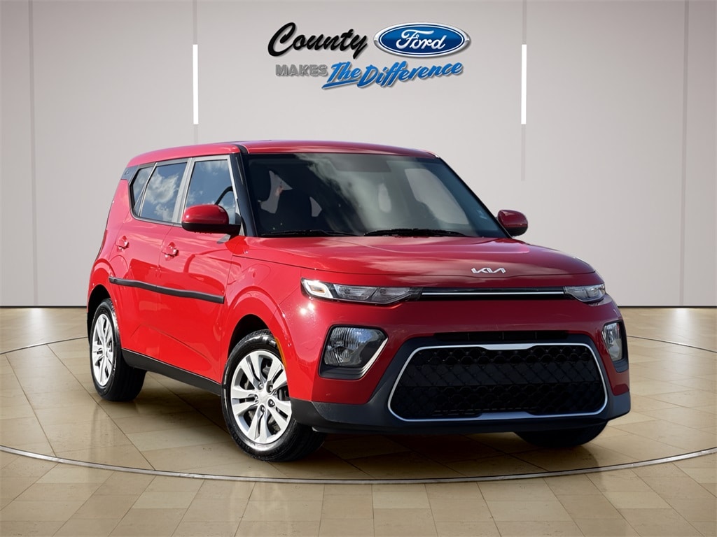2022 Kia Soul LX's photo